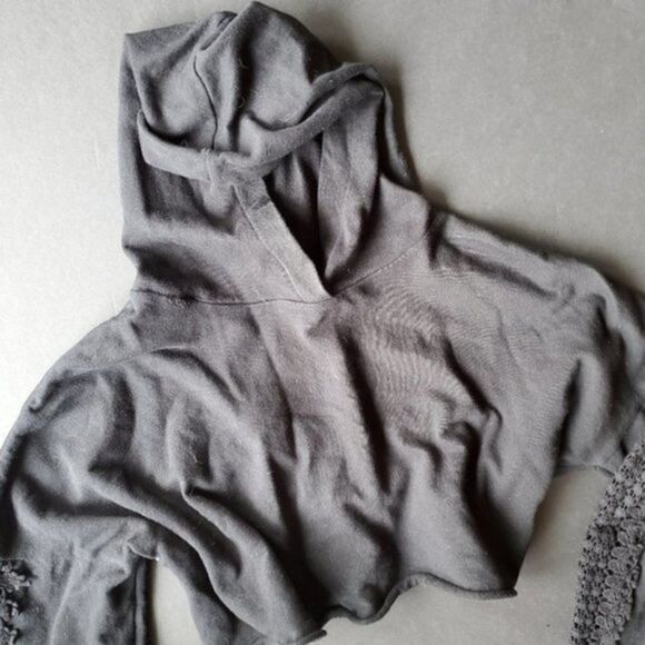 Forever 21 black cropped hooded sweatshirt - Picture 3 of 8